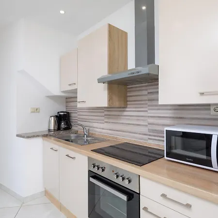 Seaview Apartment *
