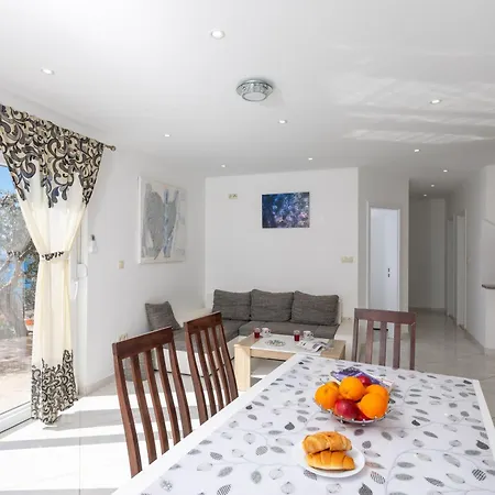 Seaview Apartment